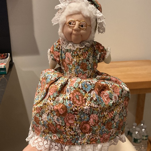 Little Red Riding Hood Doll - Picture 4 of 6